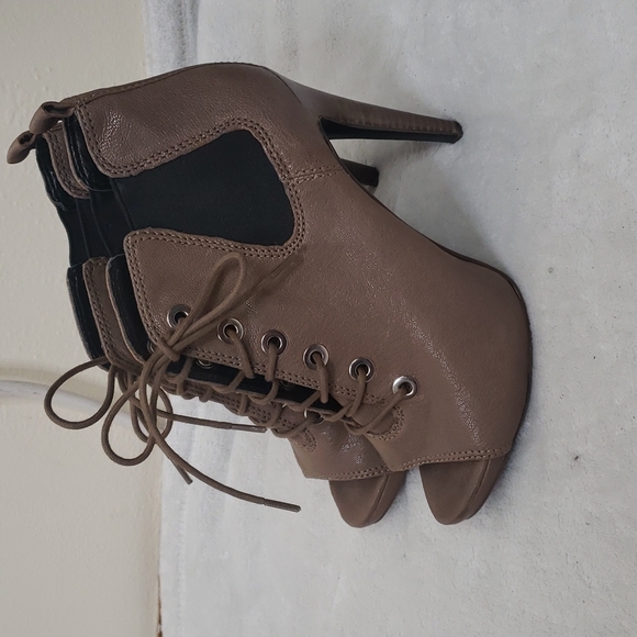 Nine West Open-Toe Tank Heels - Picture 1 of 6